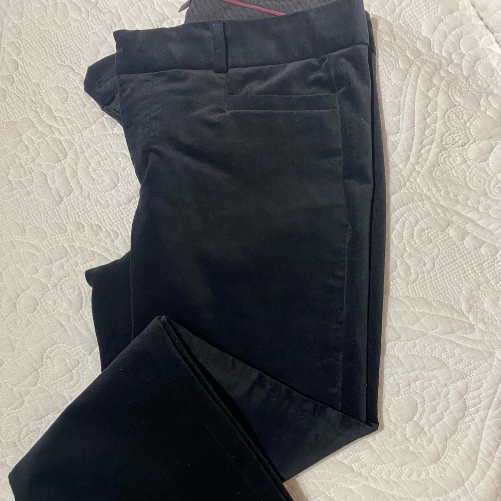 Banana Republic Sloan straight leg pant. Mid rise. Ankle length.